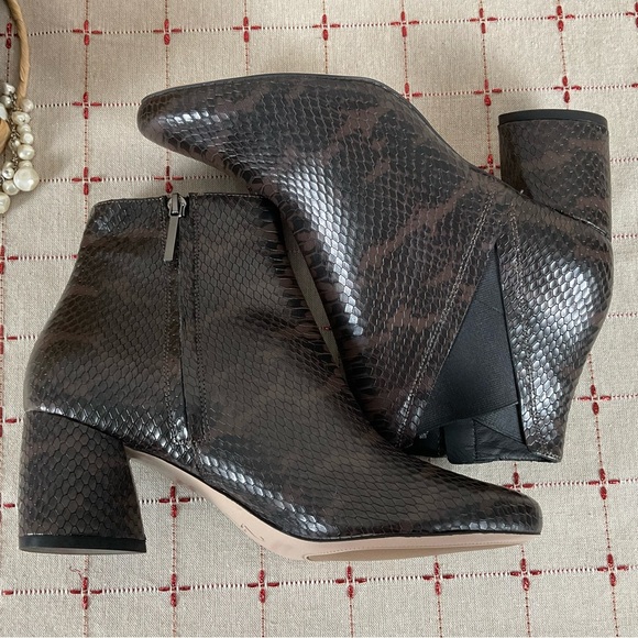27 Edit Naturalizer “Porsia” Brown Snakeskin Leather Ankle Boots Size 9.5 Bootie - Picture 7 of 7